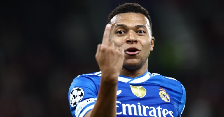 Kylian Mbappé, power 4!