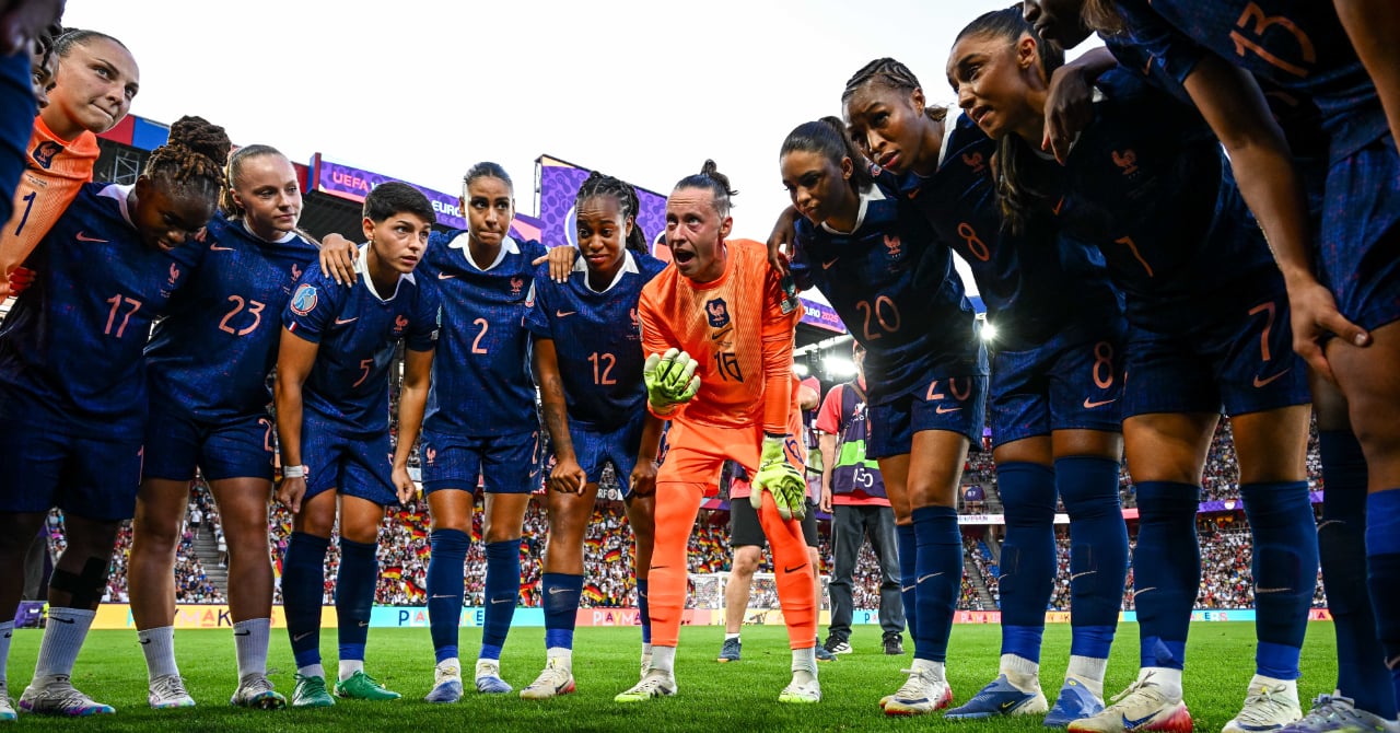 Les Bleues varnished in the draw