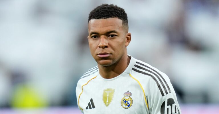Mbappé, proven racist gestures!