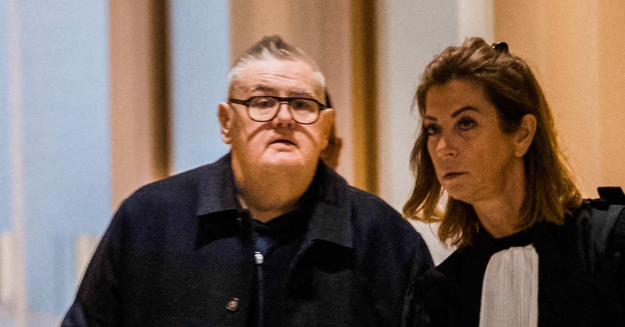 Pierre Ménès, the police arrive at his house