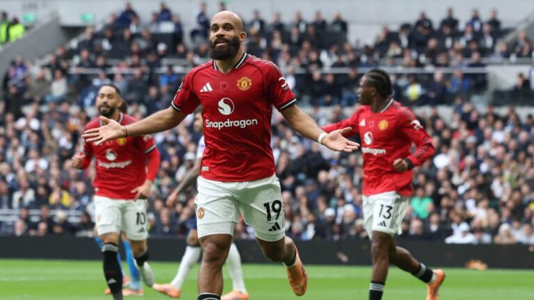Premier League: Manchester United hold on to Tottenham after a crazy end to the match