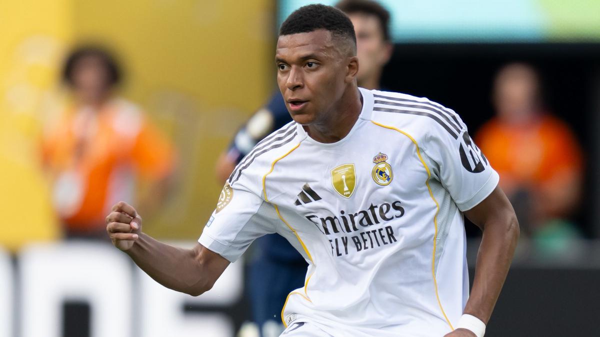 The journalist clashed by Kylian Mbappé responds