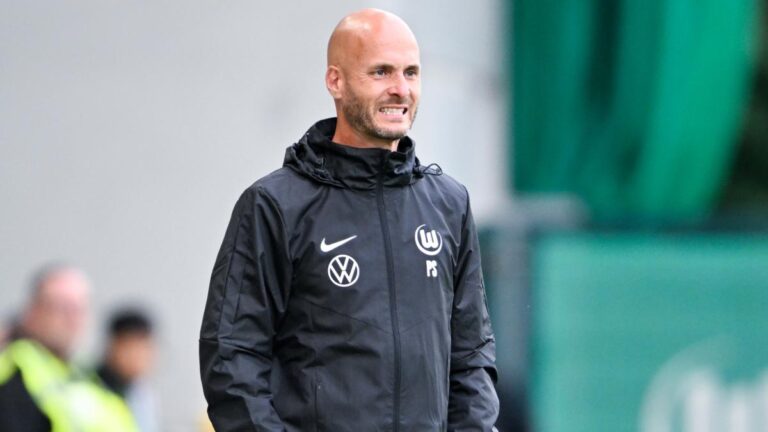 Wolfsburg part ways with coach Paul Simonis