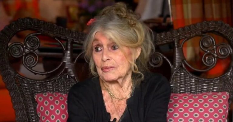 “Garbage”, Brigitte Bardot cash with a Blues player