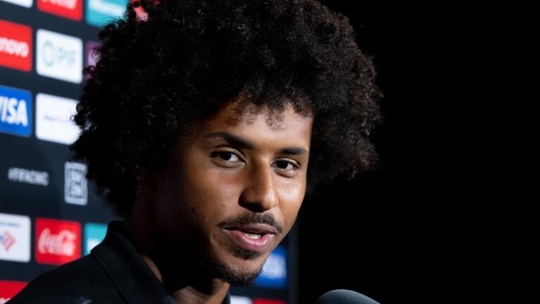 Karim Adeyemi would like to leave Dortmund to satisfy his wife
