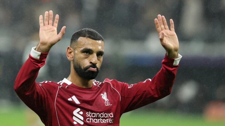 Liverpool: Arne Slot calms things down for Mohamed Salah