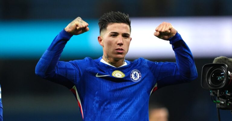 Chelsea upset Manchester City