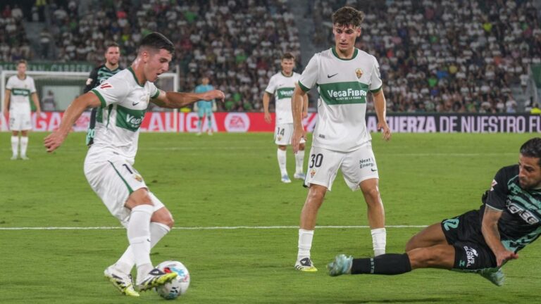 Liga: Elche pulverizes Rayo Vallecano