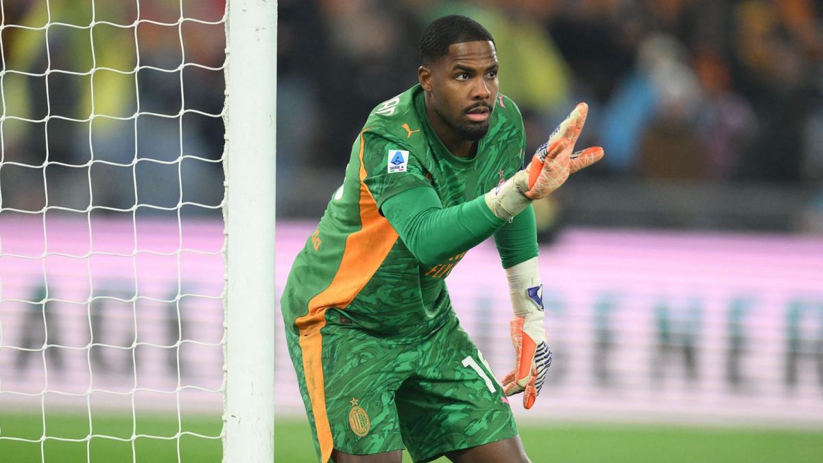 AC Milan: Mike Maignan's huge ball