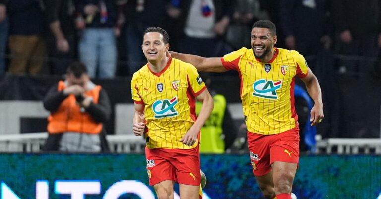 Lens dismisses OL and completes the last four