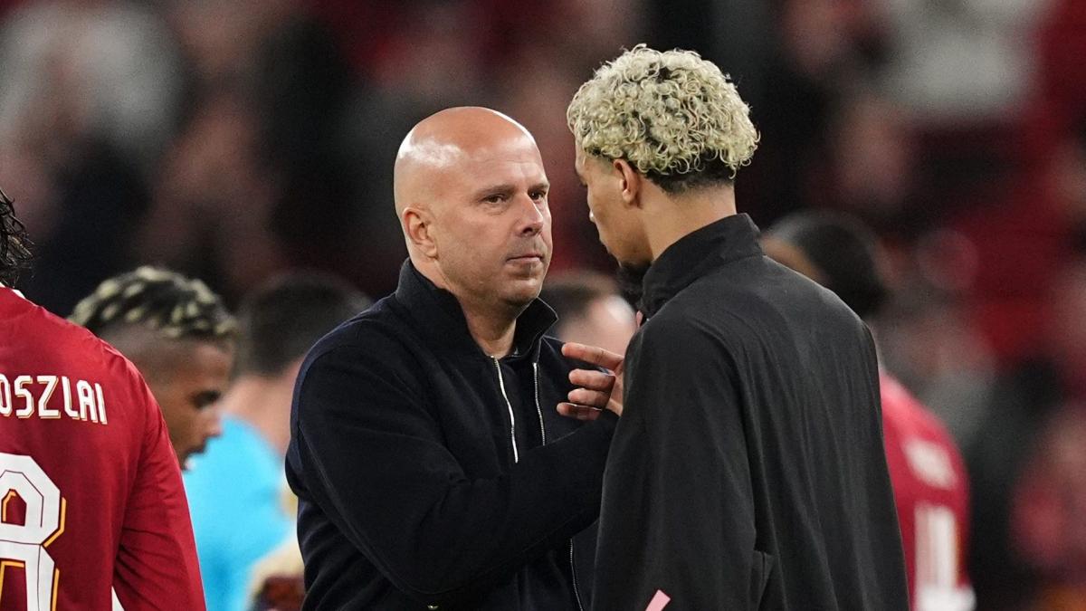 Arne Slot's strong words towards Ekitike after his injury