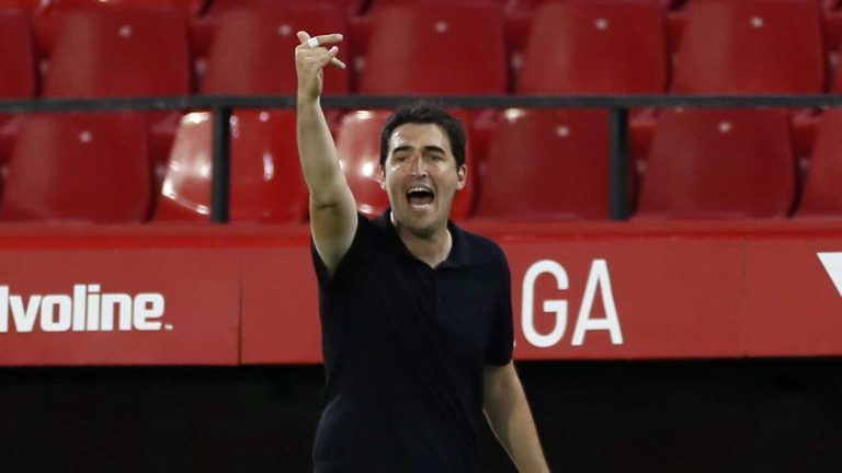 Bournemouth announce the departure of Andoni Iraola