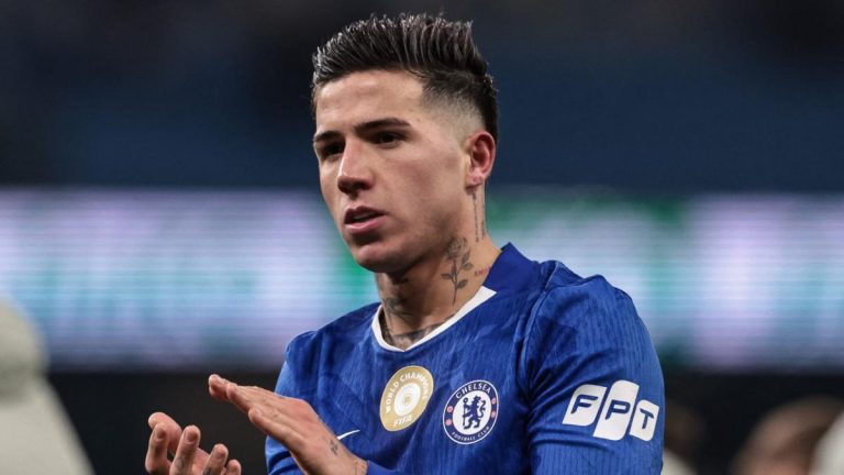 Former Chelsea player takes down Enzo Fernández