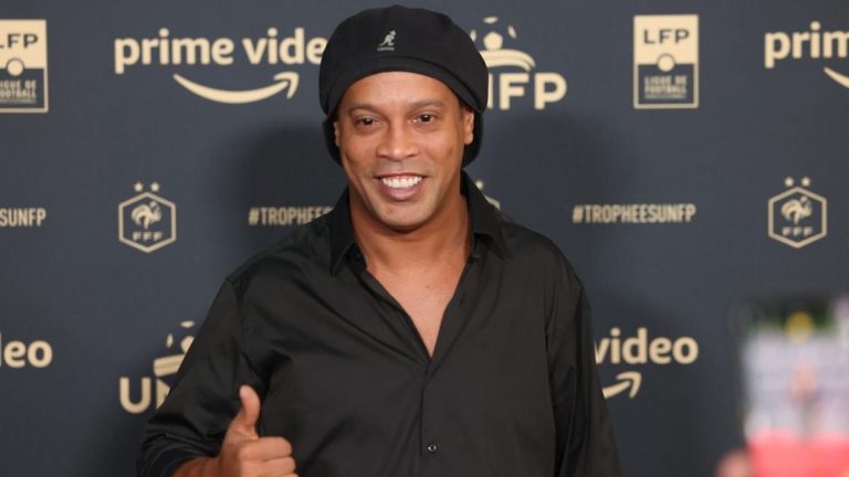 PSG: Ronaldinho still on bad terms with Luis Fernández