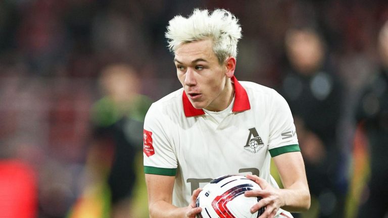 PSG is trying a new Matvey Safonov-style bet!