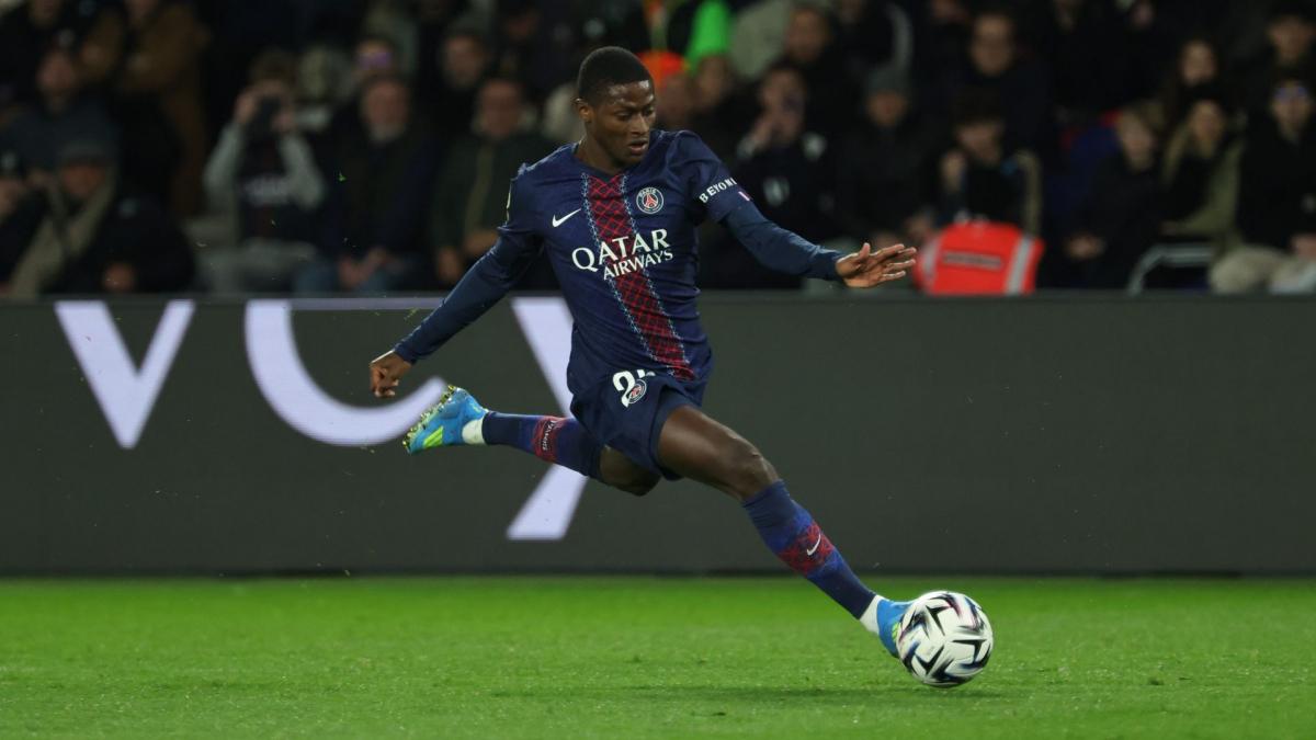 The PSG group in Angers with Nuno Mendes but without Vitinha