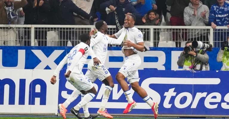 Auxerre clings to the elite
