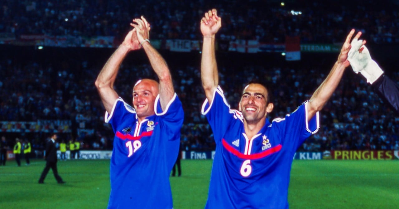 Frank Leboeuf charges Youri Djorkaeff