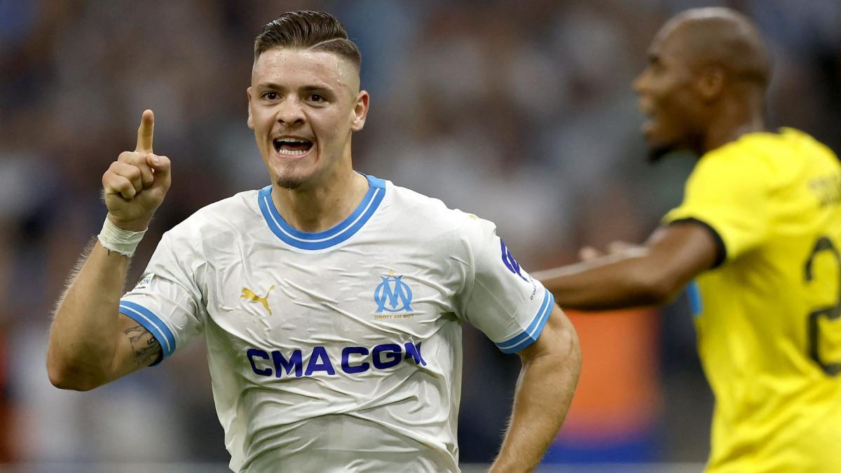 Genoa, De Rossi: “Vitinha is a full-back who wears number 9 by chance”