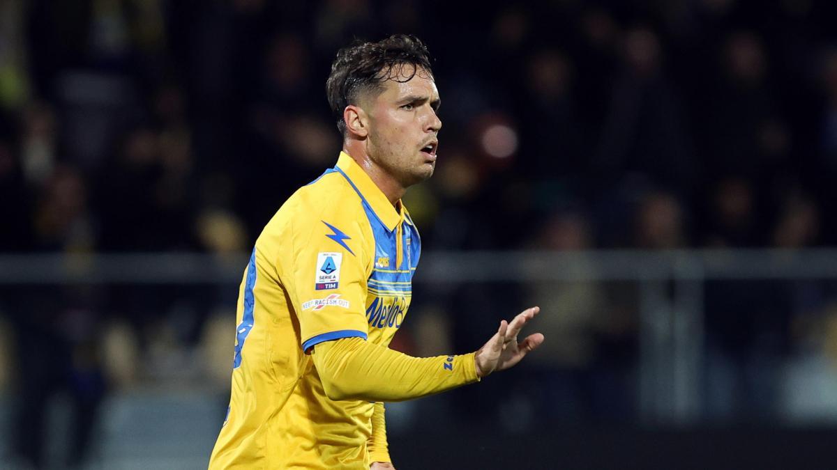 Lorenzo Insigne's Pescara goes down to Serie C, Frosinone goes up to Serie A