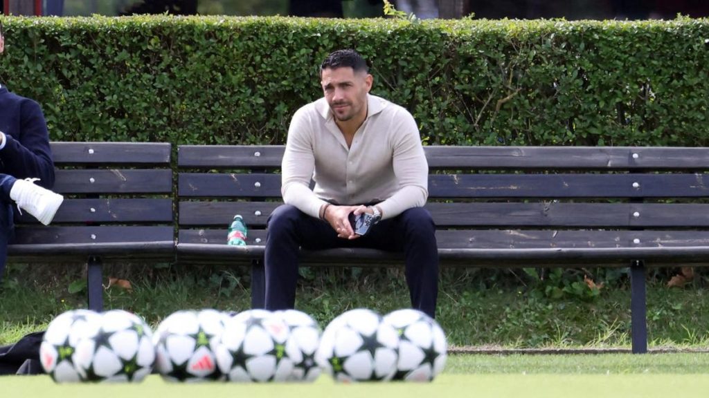 HEARTBEAT UNISEX ZIP HOODIE