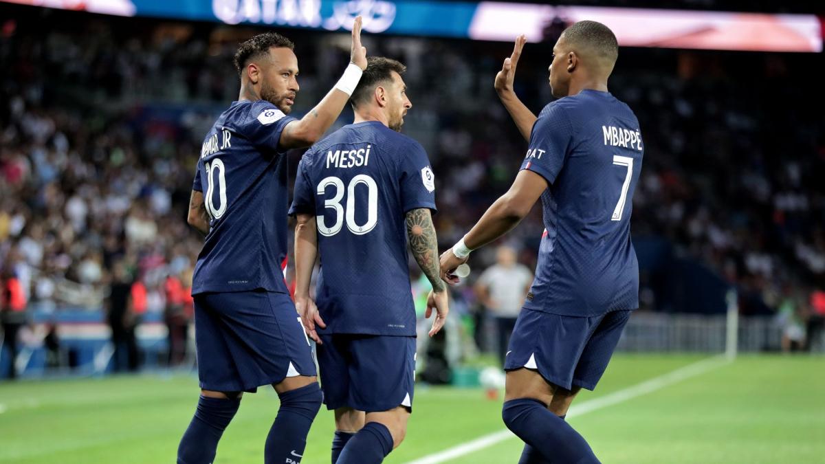 PSG: Junior Dina-Ebimbe recounts the Mbappé, Messi, Neymar madness