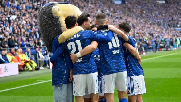 Schalke 04 crowned German D2 champion and returns to the Bundesliga