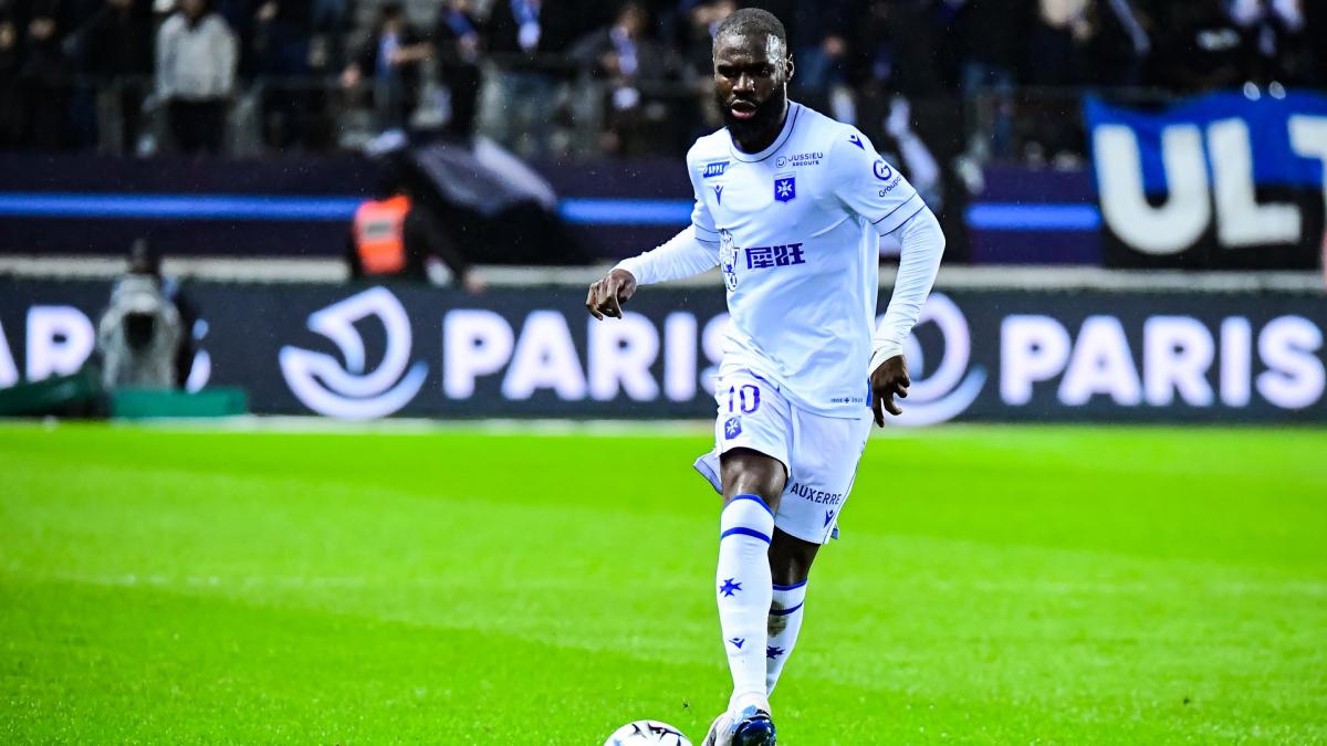 AJA: Lassine Sinayoko in discussions with several French and European clubs