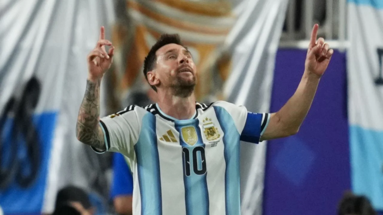 Argentina: Lionel Messi struck by tragedy