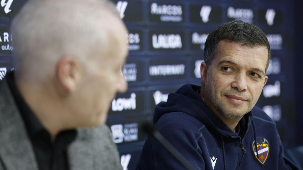 Luis Castro was surveyed by French clubs