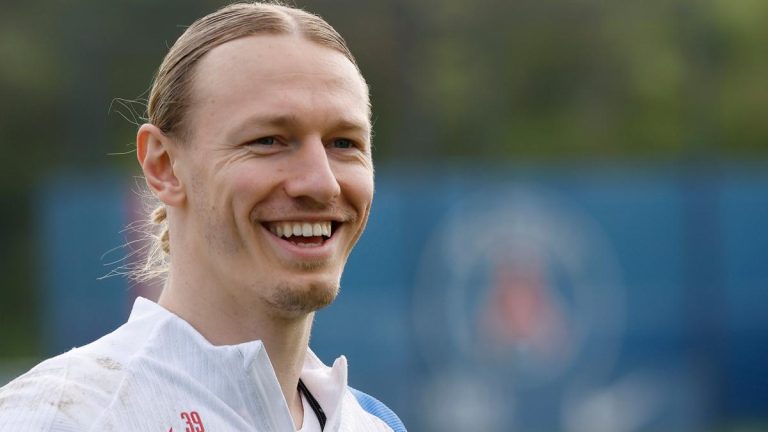 PSG: Matvey Safonov made efforts for Emmanuel Macron