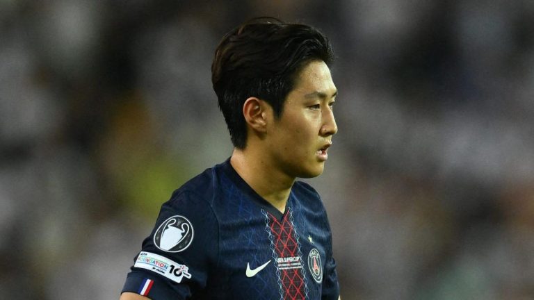 PSG wants more money for Kang-in Lee