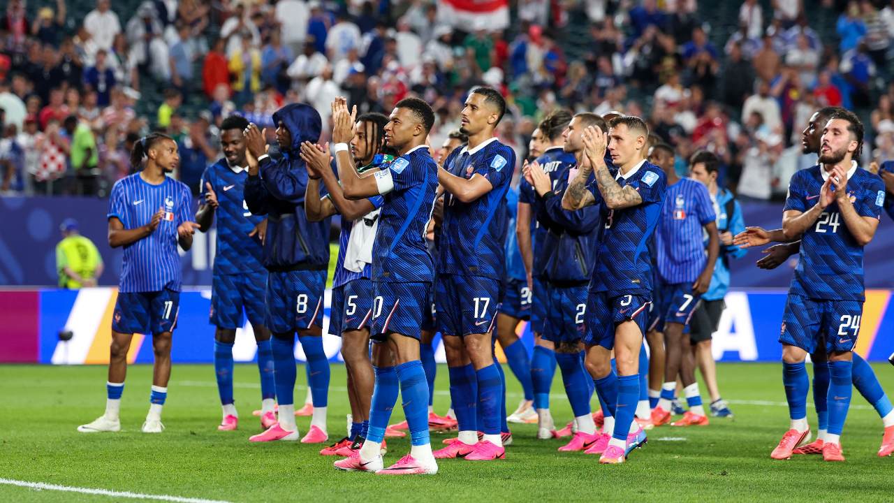 Thunderbolt for the France team!
