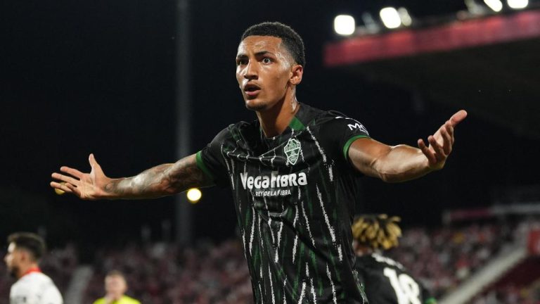 Bournemouth recruits striker for €25m
