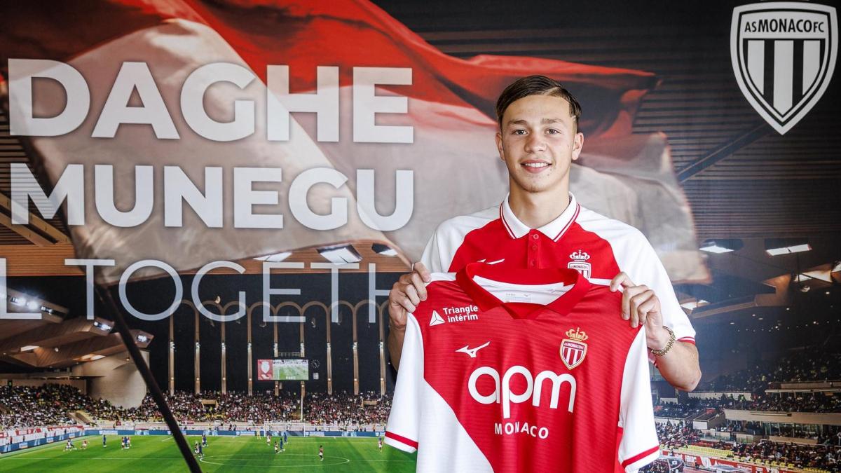 Manchester City loan Mathys Detourbet to Monaco