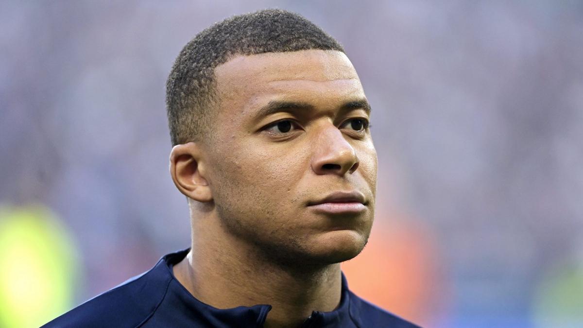 Kylian Mbappé seen with Ester Expósito in Barcelona