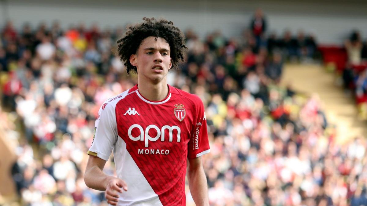 Maghnes Akliouche leaves AS Monaco and signs for PSG!