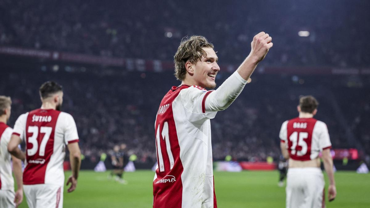 PSG: Mika Godts' farewell message to Ajax Amsterdam