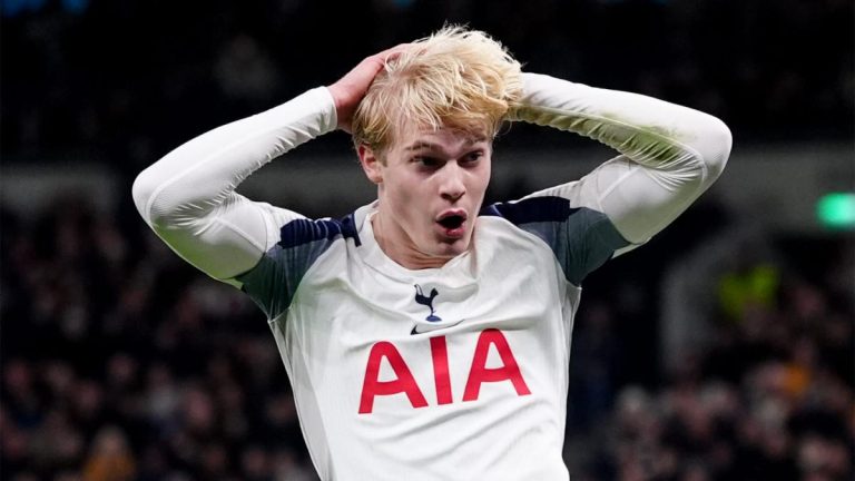Tottenham rejects €54m offer for Lucas Bergvall