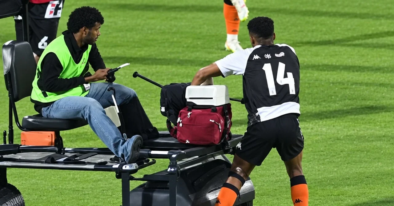 A footballer crushed by a steamroller while warming up (video)