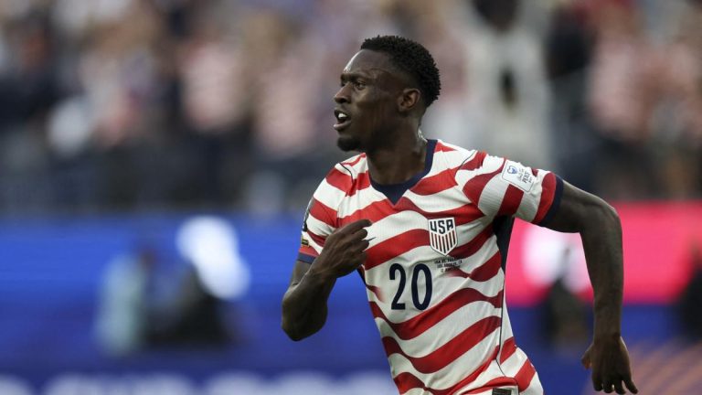 Everton and Monaco continue to discuss Folarin Balogun