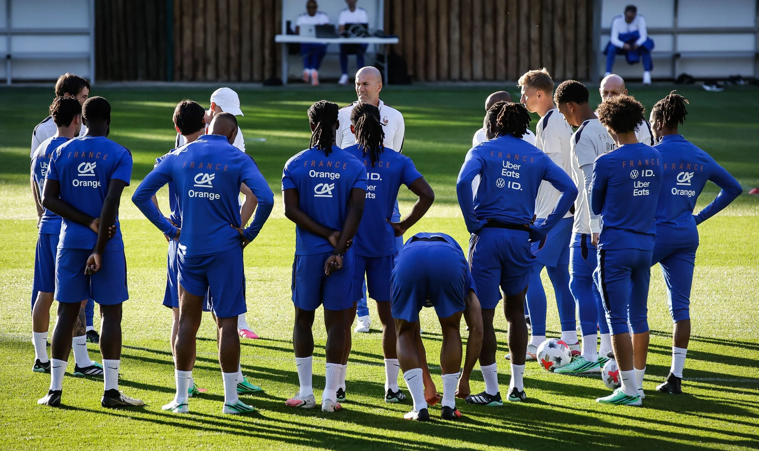 French team: Zinedine Zidane opposes Didier Deschamps