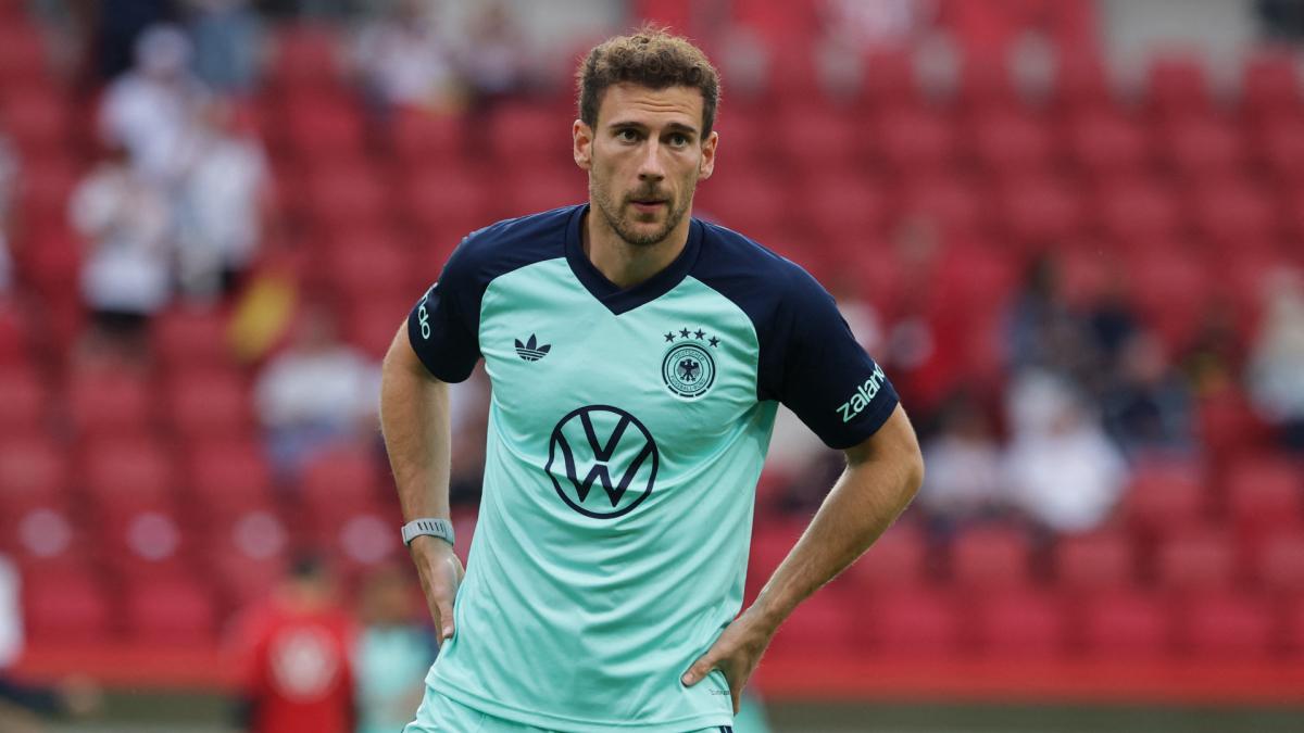 Leon Goretzka signs for Aston Villa