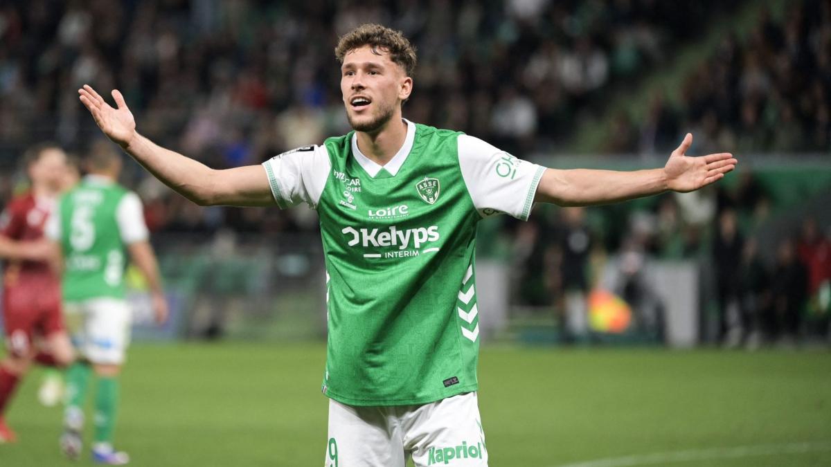 Lucas Stassin arrives at Sevilla FC