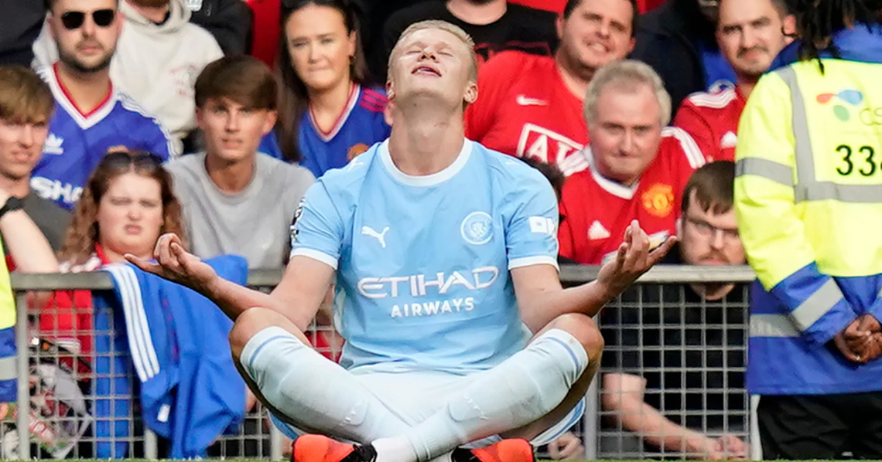 Premier League: Manchester City cracks United