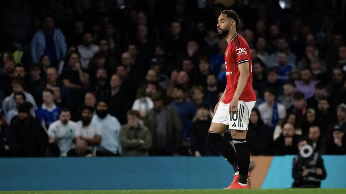 Premier League: Manchester United snatch draw at Fulham