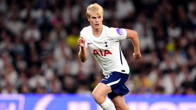 Tottenham: Lucas Bergvall extends
