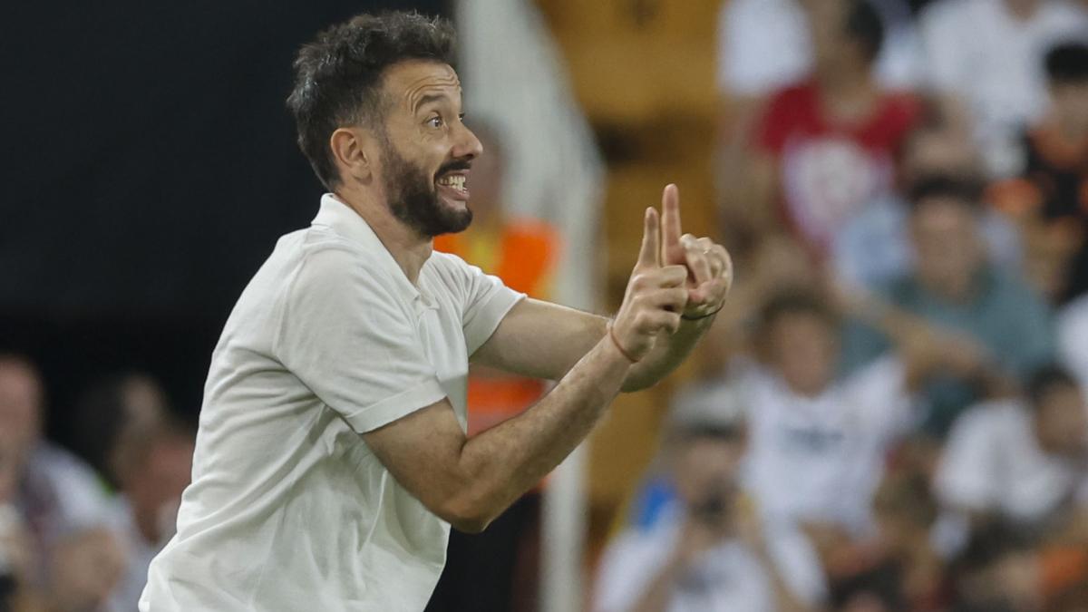 Valencia already fires its coach and general manager