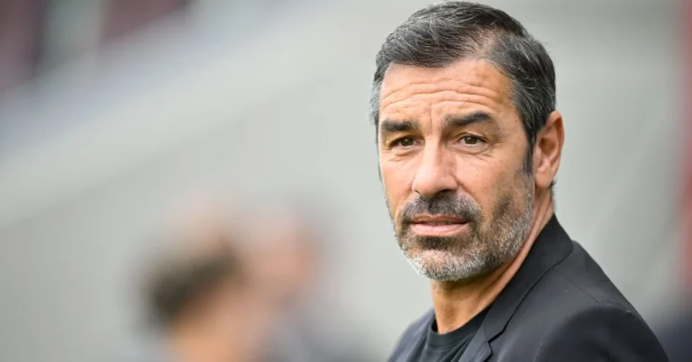 French team: Robert Pirès judges the debut of Zinédine Zidane