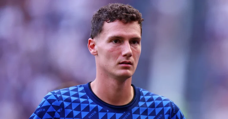French team: Benjamin Pavard speaks to Zinédine Zidane